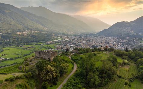 Valtellina itinerary: landscapes and art 